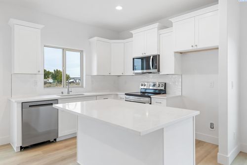 7632 Grapevine Ct, West Richland, WA, 99353-5587 | Card Image