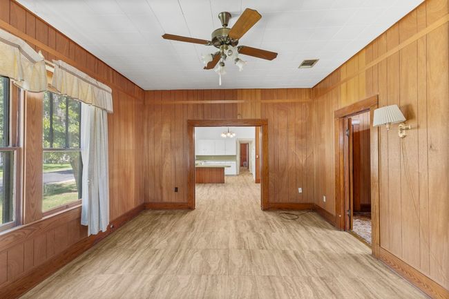 911 N Avenue C, House other with 3 bedrooms, 2 bathrooms and null parking in Elgin TX | Image 24