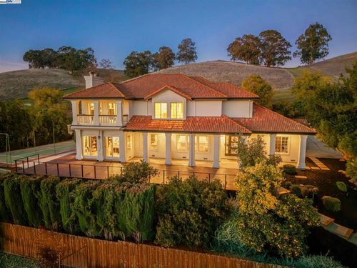 822 Navaronne Way, Concord, CA, 94518-2173 | Card Image