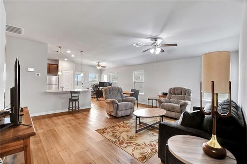 909 Davy St, Brenham, TX, 77833-2258 | Card Image