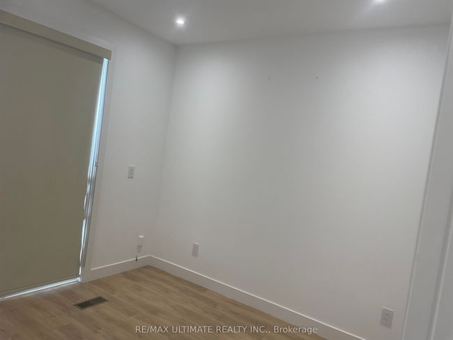 379 Mcroberts Ave, House other with 2 bedrooms, 1 bathrooms and null parking in York ON | Image 6