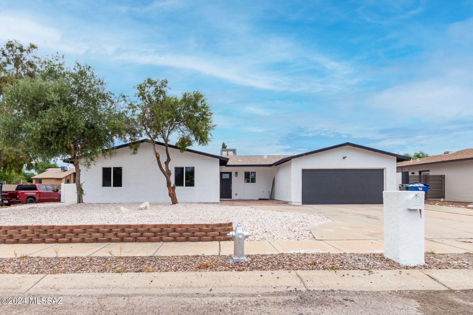 Rio Verde Dr, Tucson, AZ 85715