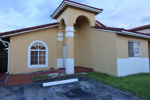 273-7001 W 35th Ave, Hialeah, FL, 33018-7114 | Card Image