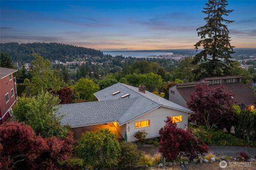 909 Queen St, Bellingham, WA, 98229-2141 | Card Image