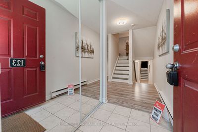 123 Milestone Cres, Condo with 3 bedrooms, 2 bathrooms and 2 parking in Aurora ON | Image 3