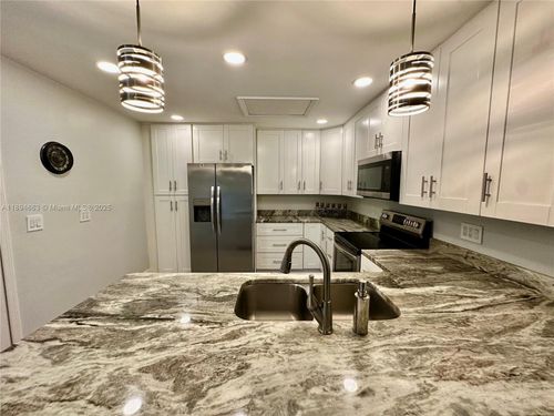 6300 Royal Woods Dr, FORT MYERS, FL, 33908-6137 | Card Image