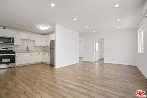 649 W 92nd St, LOS ANGELES, CA, 90044 | Card Image