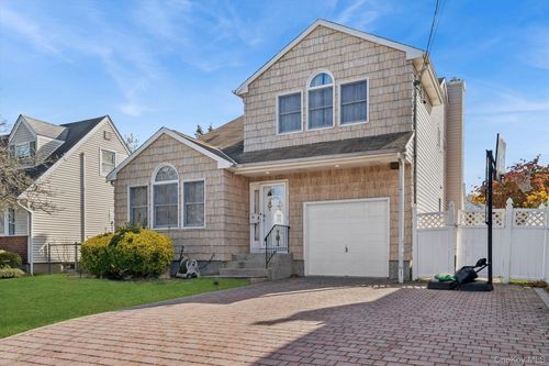115 Schley Ave, Albertson, NY, 11507-1712 | Card Image
