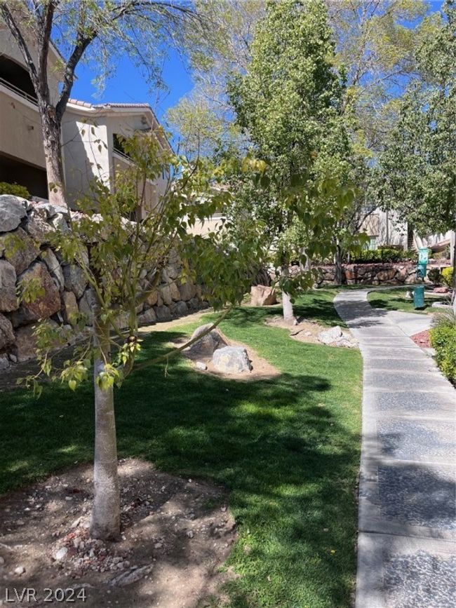 Walking paths / green space / pet stations | Image 27