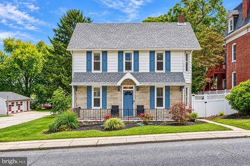 9 W Pennsylvania Ave, STEWARTSTOWN, PA, 17363-4129 | Card Image