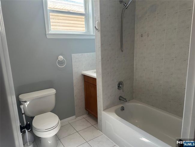 433 Jefferson St, Home with 2 bedrooms, 1 bathrooms and null parking in Carlstadt NJ | Image 8