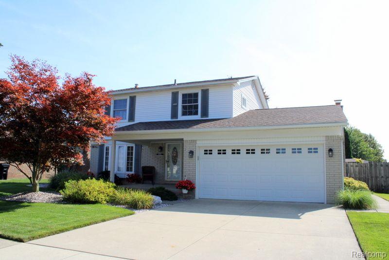 Colonial Dr, Woodhaven, MI 48183