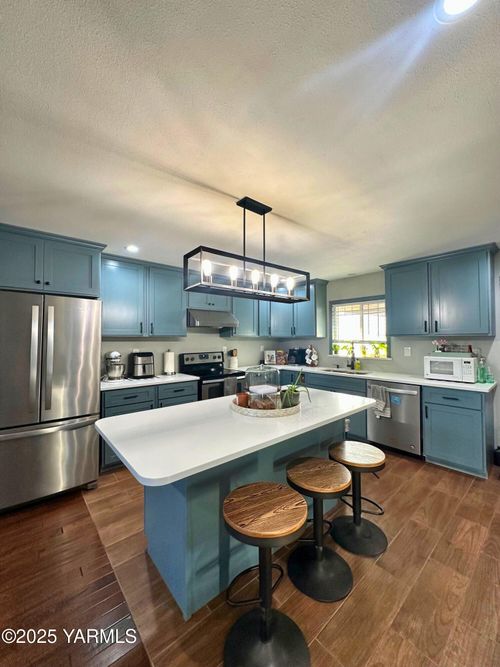 110 Ladybug Ln, Moxee, WA, 98936-9791 | Card Image