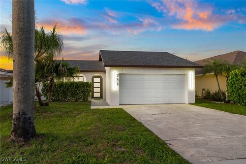 731 102nd Ave N, Naples, FL, 34108-3214 | Card Image