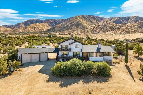 10520 Cima Mesa Rd, Juniper Hills, CA, 93543-3609 | Card Image