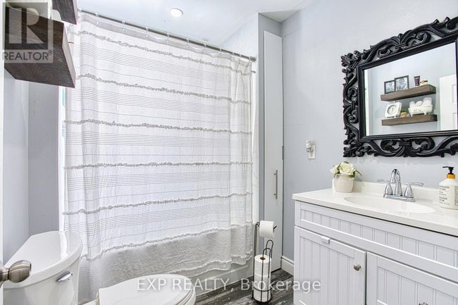 4382 Central Avenue, House other with 5 bedrooms, 2 bathrooms and 5 parking in Lincoln (Beamsville) ON | Image 19