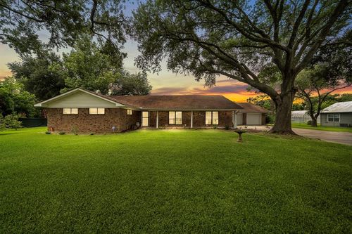 8105 Miller Dr, Hitchcock, TX, 77563-3310 | Card Image
