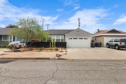 2738 Greenmeadow Rd, Lakewood, CA, 90712-4018 | Card Image