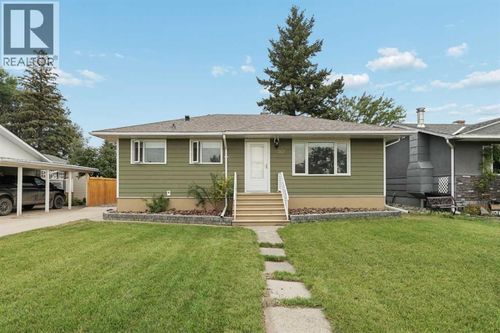 2827 11 Avenue S, Lethbridge, AB, T1K0L2 | Card Image