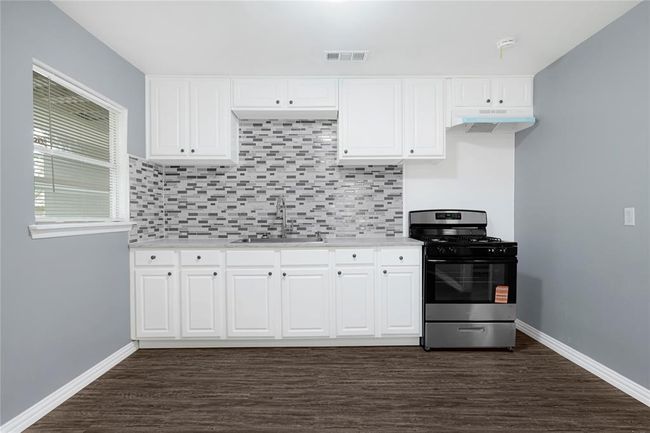 7401 Carrie Ln, House other with 3 bedrooms, 1 bathrooms and 1 parking in Deer Park TX | Image 6