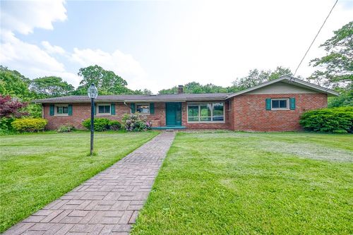 821 Chateau Dr, Ellwood City, PA, 16117-3006 | Card Image