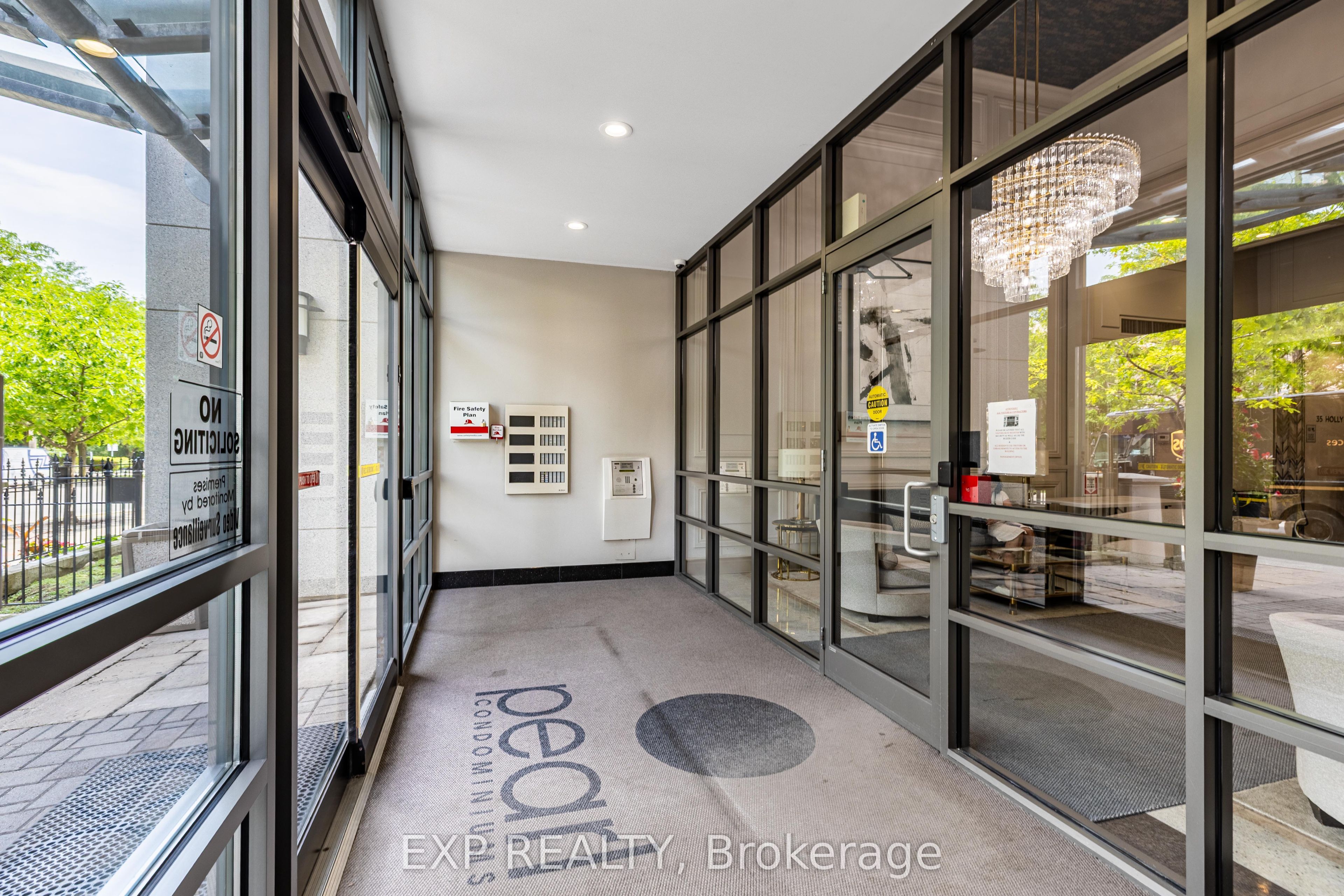 Residential in Toronto C14 4