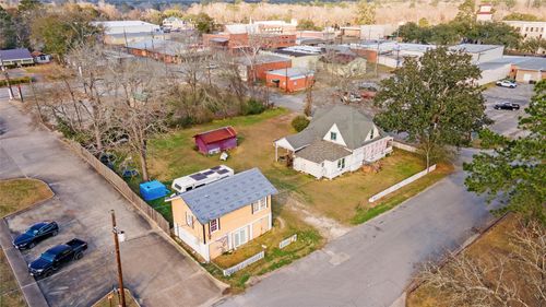 304 W Wheat St, Woodville, TX, 75979-5254 | Card Image