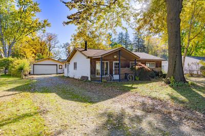 1020 Daffodil Drive, Home with 3 bedrooms, 1 bathrooms and null parking in Waterford Twp MI | Image 3