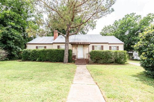 706 E Highway 82, Nocona, TX, 76255-2921 | Card Image