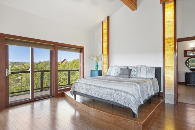 GH Bed with Onyx Light Accents | Image 30