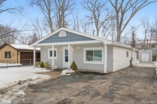 1345 Hendricks Way, Waterford Charter Township, MI, 48328 | Card Image