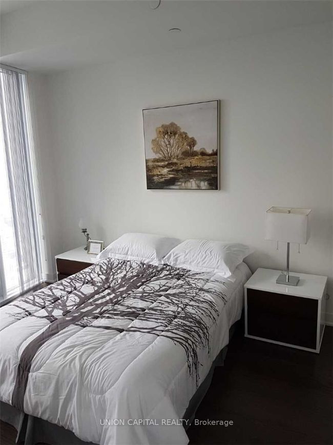 7002 - 88 Harbour St, Condo with 1 bedrooms, 1 bathrooms and 1 parking in Toronto ON | Image 4