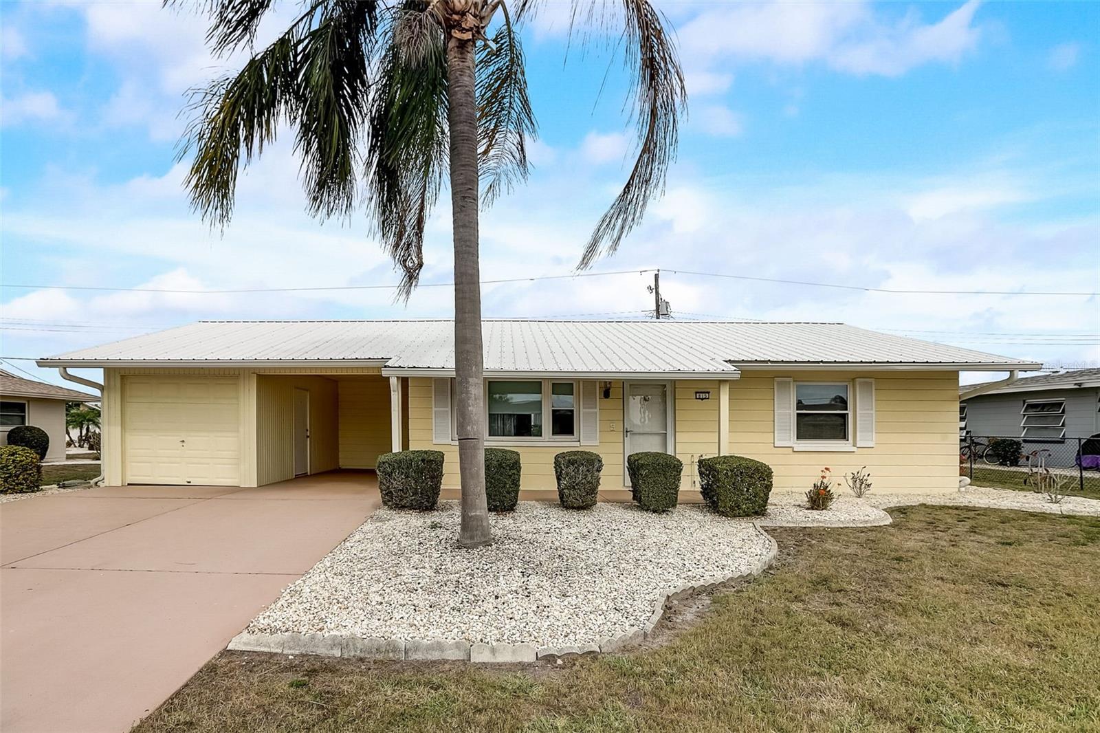Oakmont Ave, Sun City Center, FL 33573