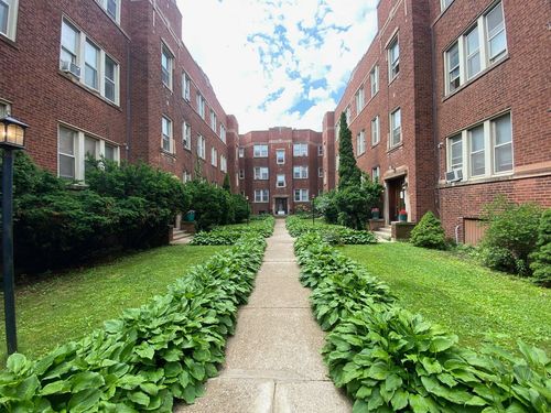 1w-1345 1/2 W Touhy Ave, Chicago, IL, 60626-2674 | Card Image