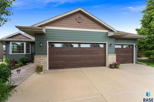 7508 W Grinnell Cir, Sioux Falls, SD, 57106-7657 | Card Image