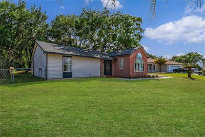 307 Water Shore Drive, House other with 3 bedrooms, 2 bathrooms and null parking in Leesburg FL | Image 3