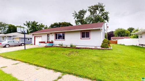 1121 Spooner St, Storm Lake, IA, 50588-1947 | Card Image