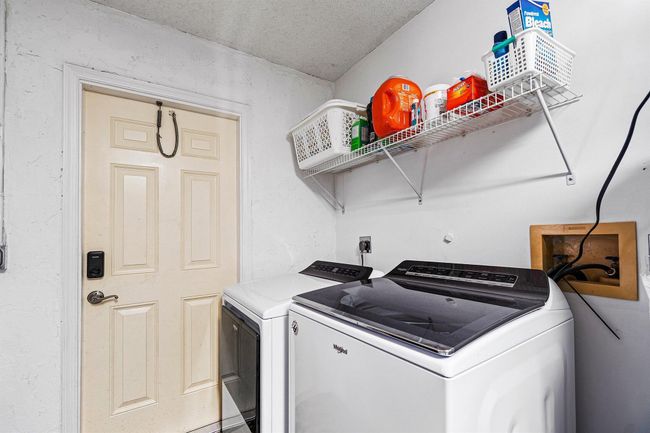 981 Wynndale Way, House other with 3 bedrooms, 2 bathrooms and null parking in Lantana FL | Image 19