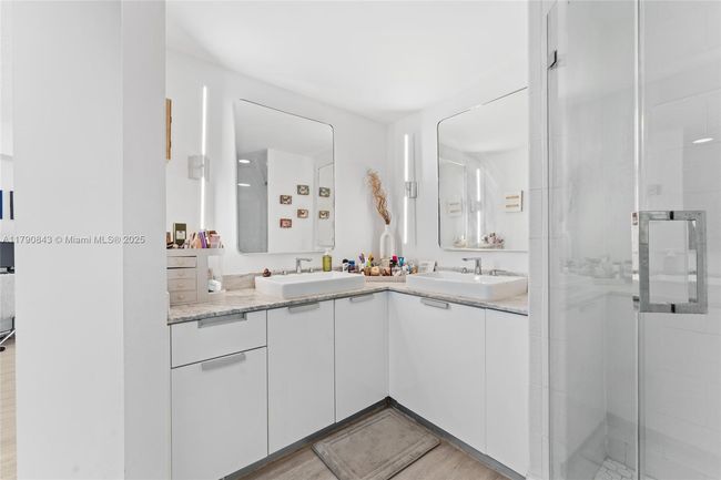 APT-1404 - 1881 79 Th Street Cswy, Condo with 2 bedrooms, 2 bathrooms and null parking in North Bay Village FL | Image 14