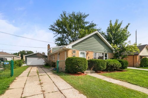 348 E Quincy St, Riverside, IL, 60546-2134 | Card Image