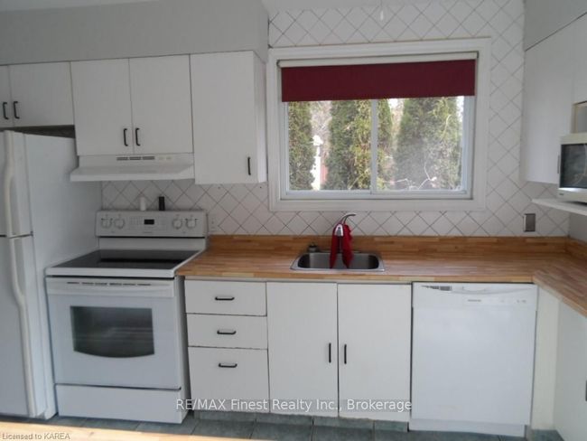694 Aylmer Cres, House other with 3 bedrooms, 2 bathrooms and 2 parking in Kingston ON | Image 14