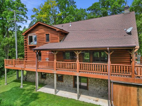 5633 Contour Rd, Waterford, WI, 53185-2941 | Card Image