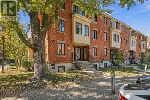 28 Crispin Private, Ottawa, ON, K1K2T8 | Card Image