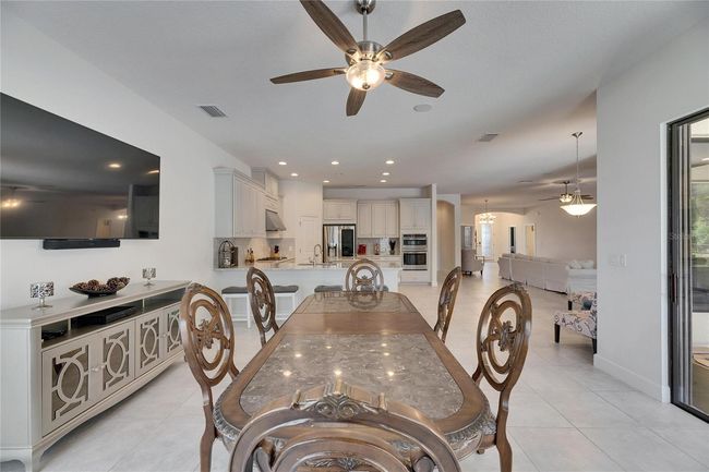 Family/Dining room | Image 21