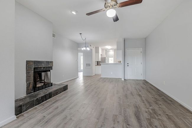 APT-1601 - 2450 Wickersham Ln, Condo with 2 bedrooms, 2 bathrooms and 3 parking in Austin TX | Image 5