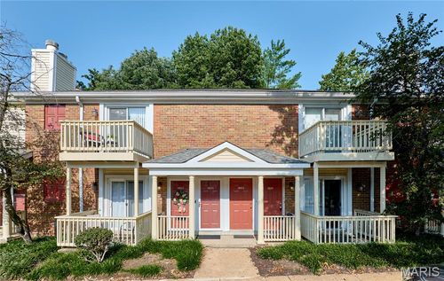 9045 N Swan Cir, Saint Louis, MO, 63144-1142 | Card Image