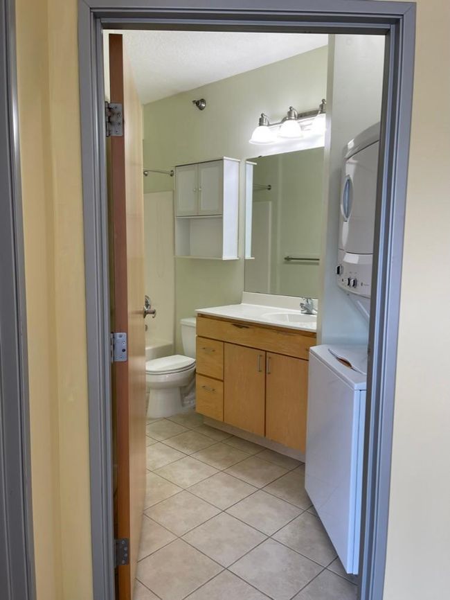 Main bathroom | Image 9