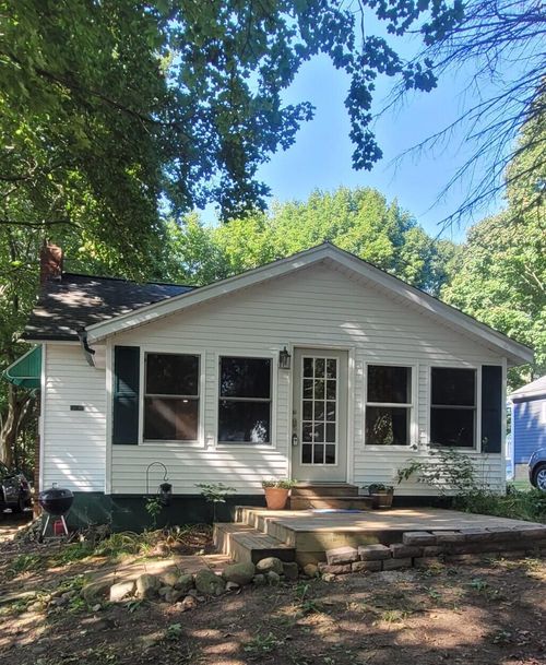 1193 Lakeview Dr, Brooklyn, MI, 49230-9420 | Card Image