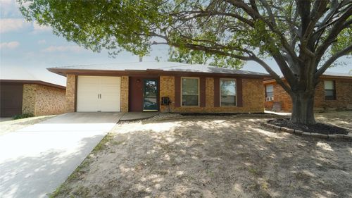 110 Black Forest Dr, Weatherford, TX, 76086-5916 | Card Image