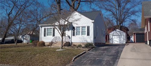 279 E Baird Ave, Barberton, OH, 44203-3217 | Card Image